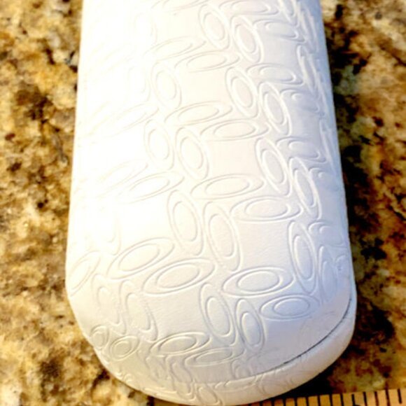 Oakley White Sunglasses Clamshell Case Textured Clean Cloth Bag Protection EUC - Picture 13 of 13